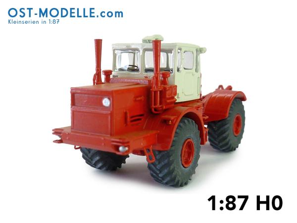 Traktor Kirovets K710M rot mit Motorverkleidung Prototyp